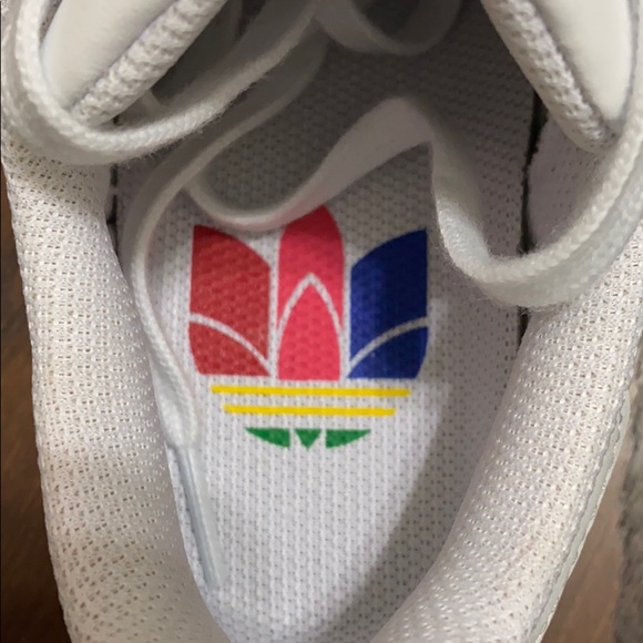 Shoes - Picture 4 of 4